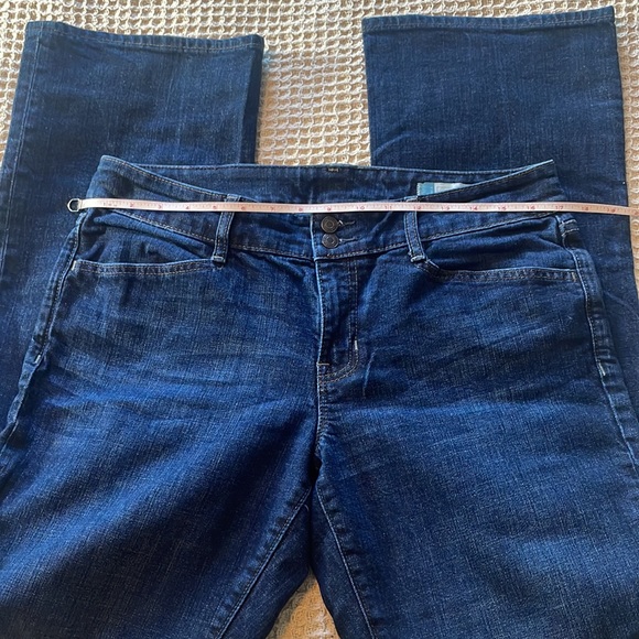 Fantastic Gap Curvy Jeans - Picture 3 of 10